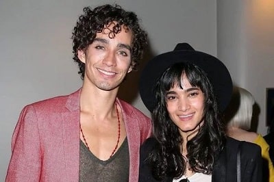 A picture of Robert Sheehan with his ex-girlfriend, actress Sofia Boutella.